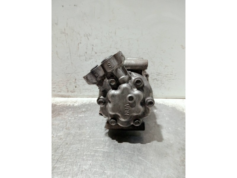 Recambio de compresor aire acondicionado para renault clio iii referencia OEM IAM 8200866437  