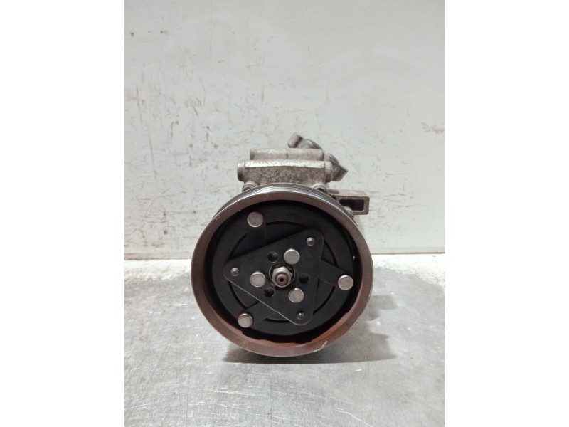 Recambio de compresor aire acondicionado para renault clio iii referencia OEM IAM 8200866437  