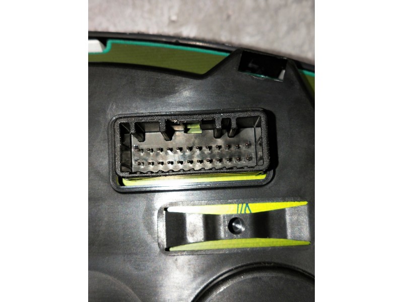 Recambio de cuadro instrumentos para dacia sandero podium referencia OEM IAM 248102757R  