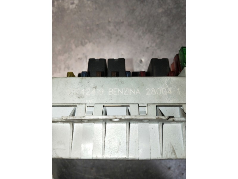 Recambio de caja reles / fusibles para alfa romeo 147 (190) referencia OEM IAM 51742419 280041 