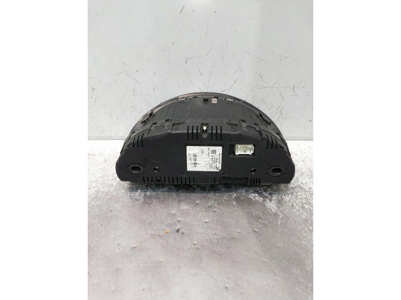 Recambio de cuadro instrumentos para mercedes vito caja cerrada 6.03 referencia OEM IAM A6394464321 102681055 OJO VER FOTOS