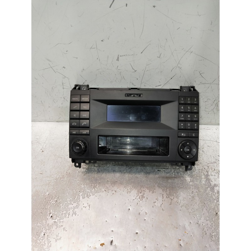 Recambio de sistema audio / radio cd para mercedes sprinterii caja cerrada (desde 01.06) referencia OEM IAM A9069000004 A9069016