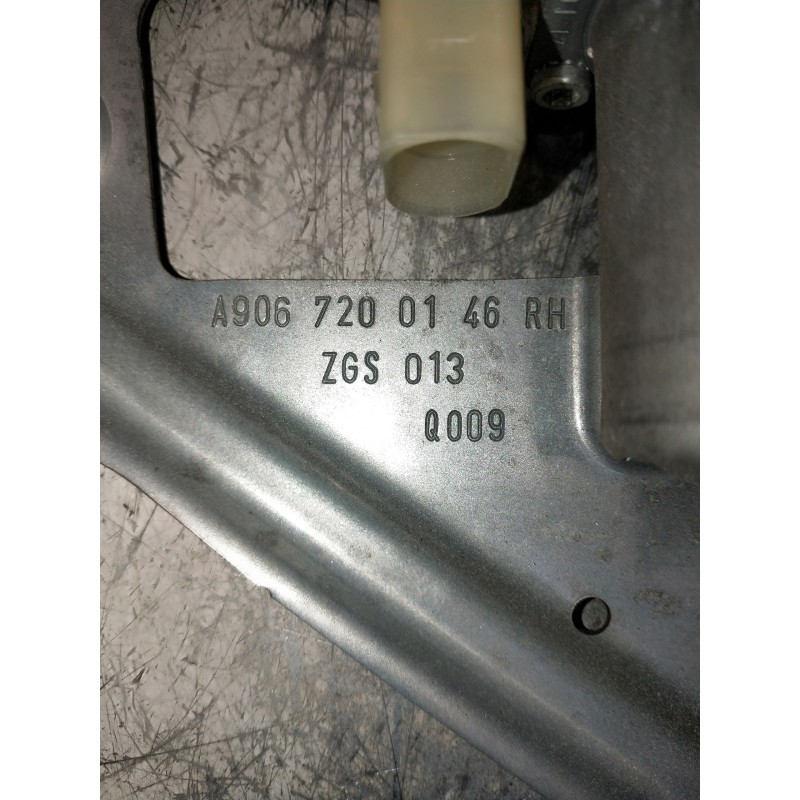 Recambio de motor elevalunas delantero derecho para mercedes sprinterii caja cerrada (desde 01.06) referencia OEM IAM A906720014 Recambio de motor elevalunas delantero derecho para mercedes sprinterii caja cerrada (desde 01.06) referencia OEM IAM A906720014