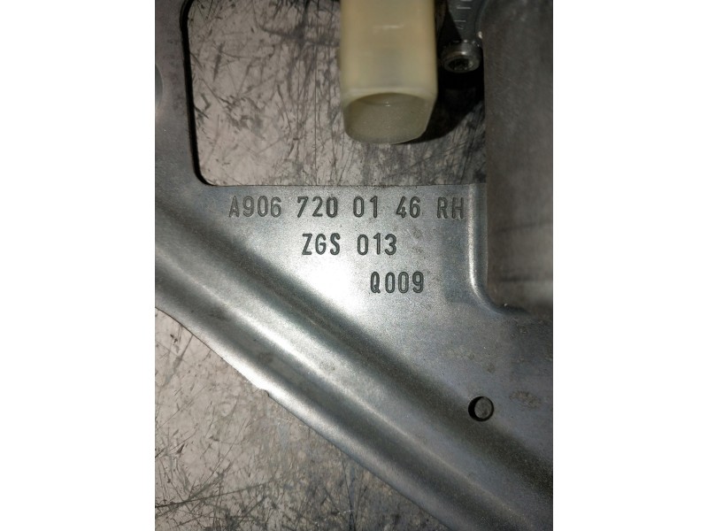 Recambio de motor elevalunas delantero derecho para mercedes sprinterii caja cerrada (desde 01.06) referencia OEM IAM A906720014