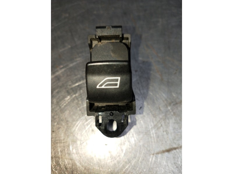 Recambio de mando elevalunas delantero derecho para land rover freelander (lr2) 2.2 td4 referencia OEM IAM 6W8314717A8  5P