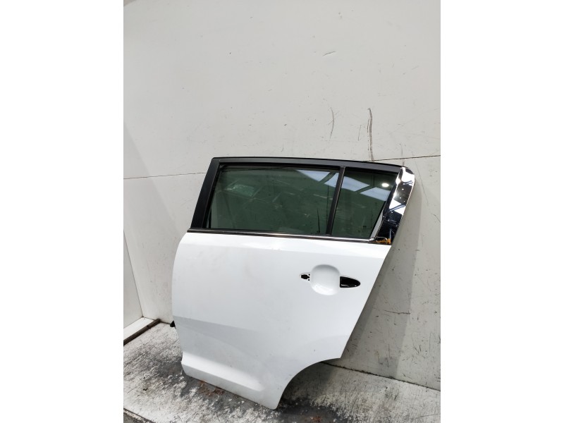 Recambio de puerta trasera izquierda para kia sportage referencia OEM IAM   5P