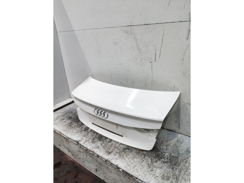 Recambio de tapa maletero para audi a3 sedán (8vm) referencia OEM IAM   4P