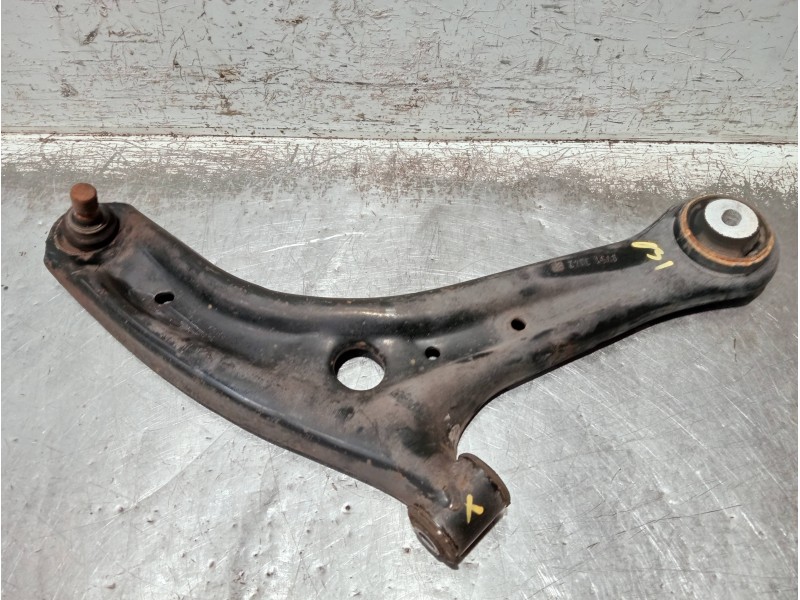 Recambio de brazo suspension inferior delantero derecho para ford fiesta (cb1) referencia OEM IAM 8V513042BH  