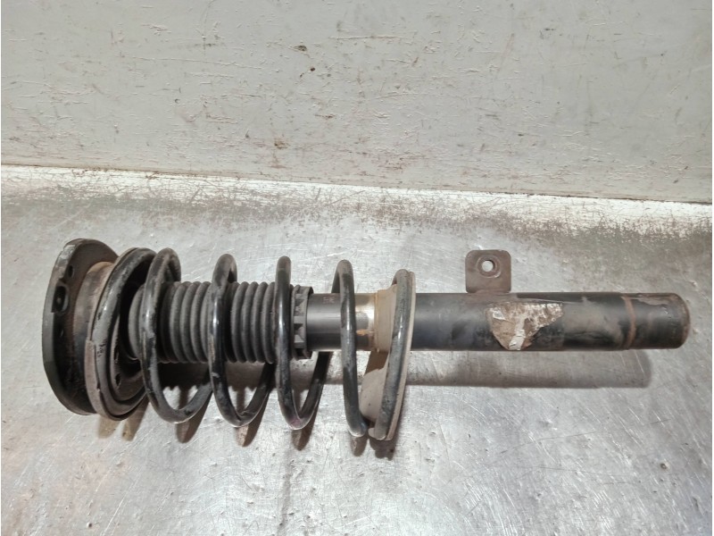 Recambio de amortiguador delantero derecho para peugeot 206 berlina referencia OEM IAM 5768D  