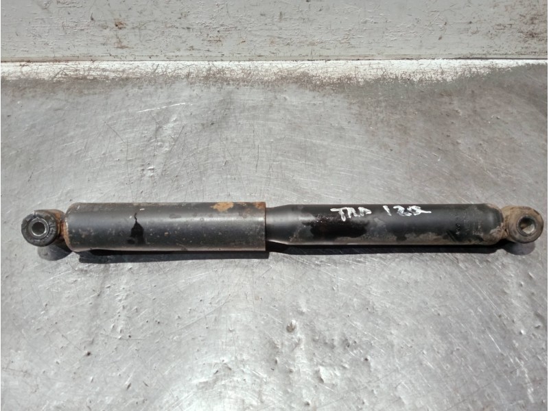 Recambio de amortiguador trasero izquierdo para volkswagen crafter caja cerrada referencia OEM IAM A9063261300  