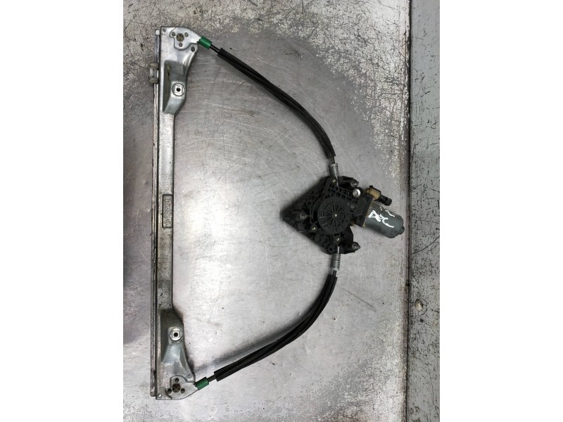 Recambio de elevalunas delantero izquierdo para renault clio ii fase i (b/cbo) referencia OEM IAM 130821690  5P