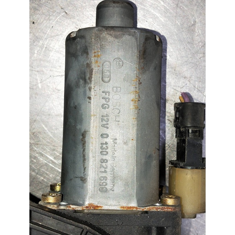 Recambio de elevalunas delantero izquierdo para renault clio ii fase i (b/cbo) referencia OEM IAM 130821690  5P