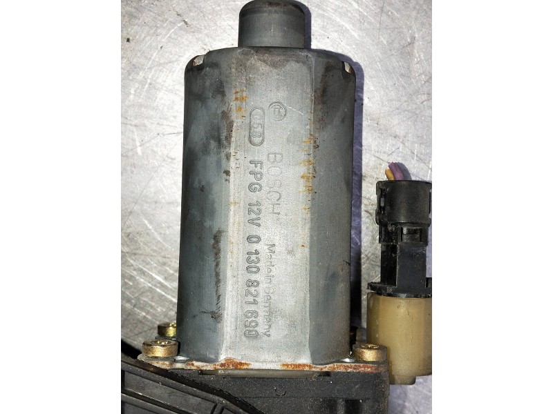 Recambio de elevalunas delantero izquierdo para renault clio ii fase i (b/cbo) referencia OEM IAM 130821690  5P