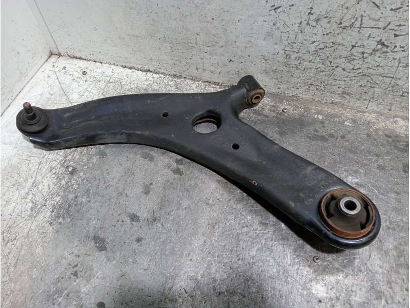 Recambio de brazo suspension inferior delantero derecho para hyundai ix20 referencia OEM IAM 545011P000  