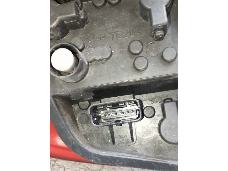 Recambio de piloto trasero derecho para renault clio iii referencia OEM IAM 89035080  