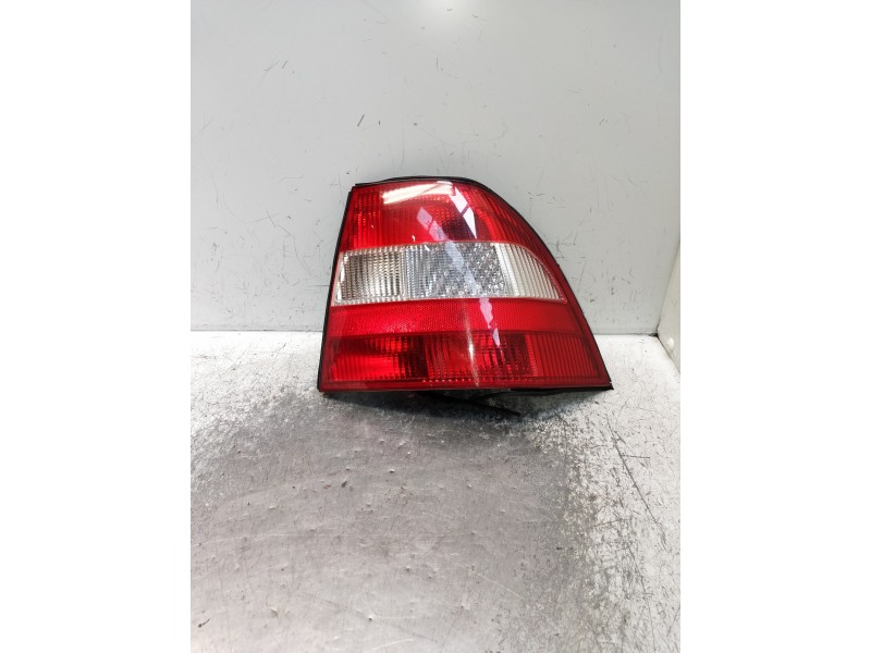 Recambio de piloto trasero derecho para opel vectra b berlina referencia OEM IAM 90568049  