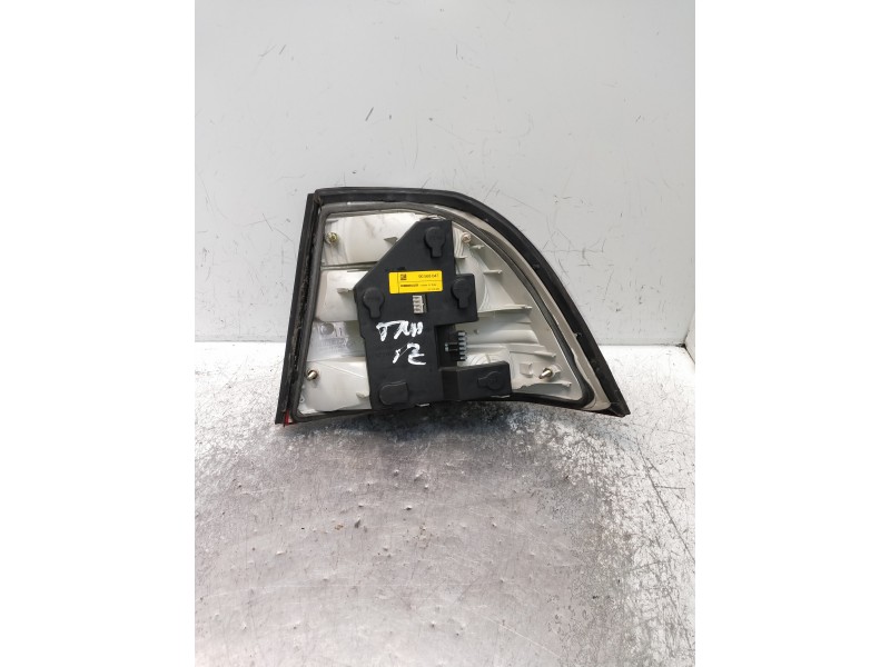 Recambio de piloto trasero izquierdo para opel vectra b berlina referencia OEM IAM 90568047  