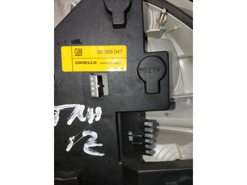 Recambio de piloto trasero izquierdo para opel vectra b berlina referencia OEM IAM 90568047  