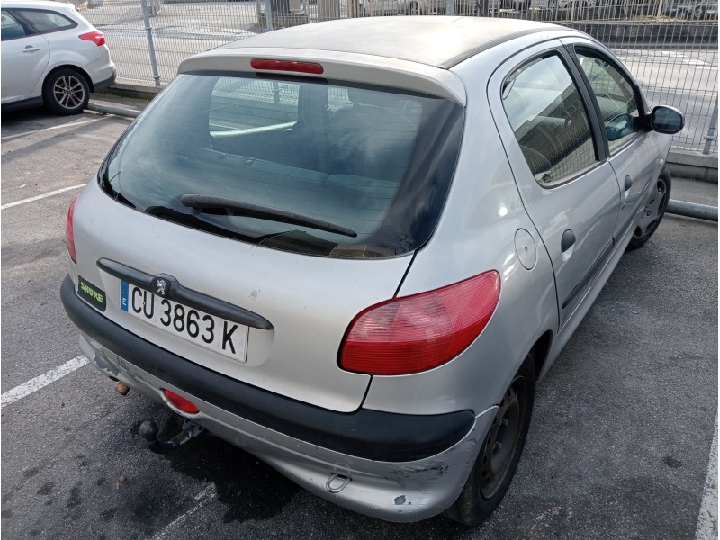 peugeot 206 berlina del año 2000