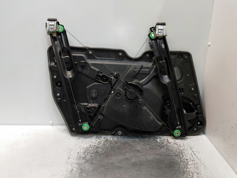 Recambio de elevalunas delantero derecho para volkswagen golf vi (5k1) referencia OEM IAM 5K0837756G 5K1837730P 5P