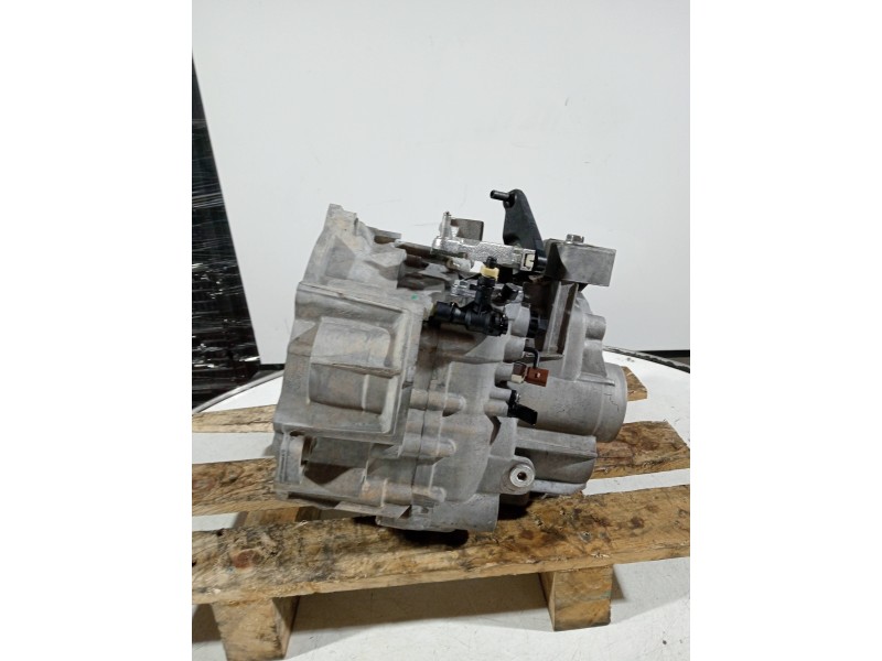 Recambio de caja cambios para audi a3 sedán (8vm) referencia OEM IAM DGT 23037 141 FM62Q0250511 6V