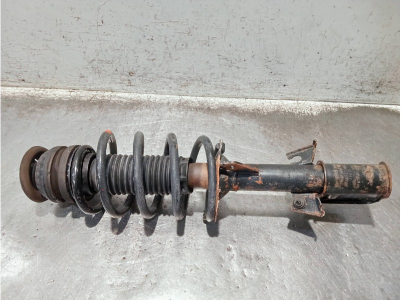 Recambio de amortiguador delantero derecho para mercedes vito (w638) combi referencia OEM IAM A6383200913  