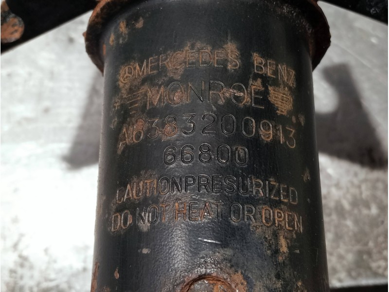 Recambio de amortiguador delantero derecho para mercedes vito (w638) combi referencia OEM IAM A6383200913  