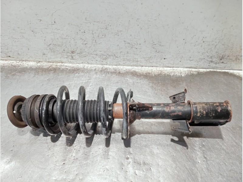 Recambio de amortiguador delantero izquierdo para mercedes vito (w638) combi referencia OEM IAM A6383200913  