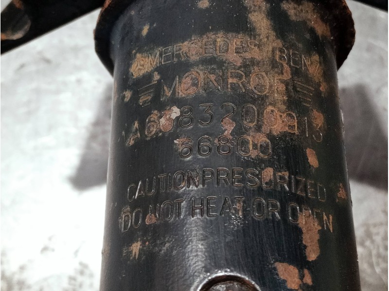 Recambio de amortiguador delantero izquierdo para mercedes vito (w638) combi referencia OEM IAM A6383200913  