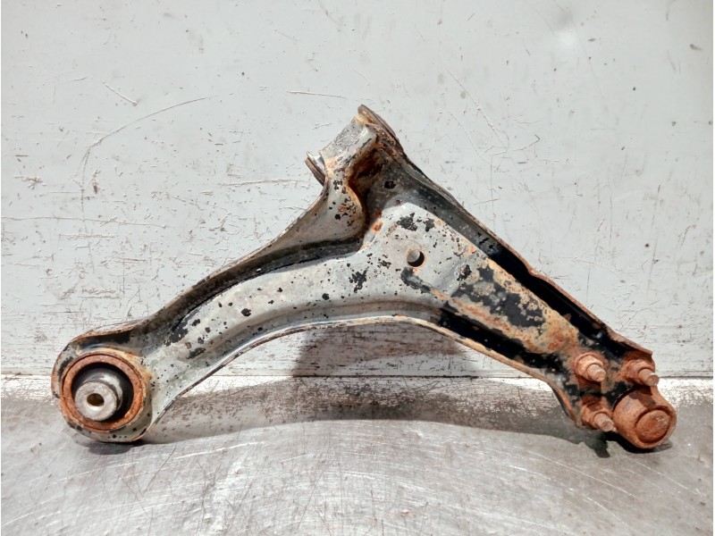 Recambio de brazo suspension inferior delantero izquierdo para mercedes vito (w638) combi referencia OEM IAM A6383300010  