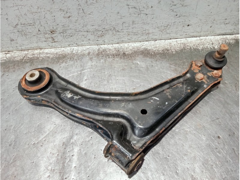 Recambio de brazo suspension inferior delantero izquierdo para mercedes vito (w638) combi referencia OEM IAM A6383300010  