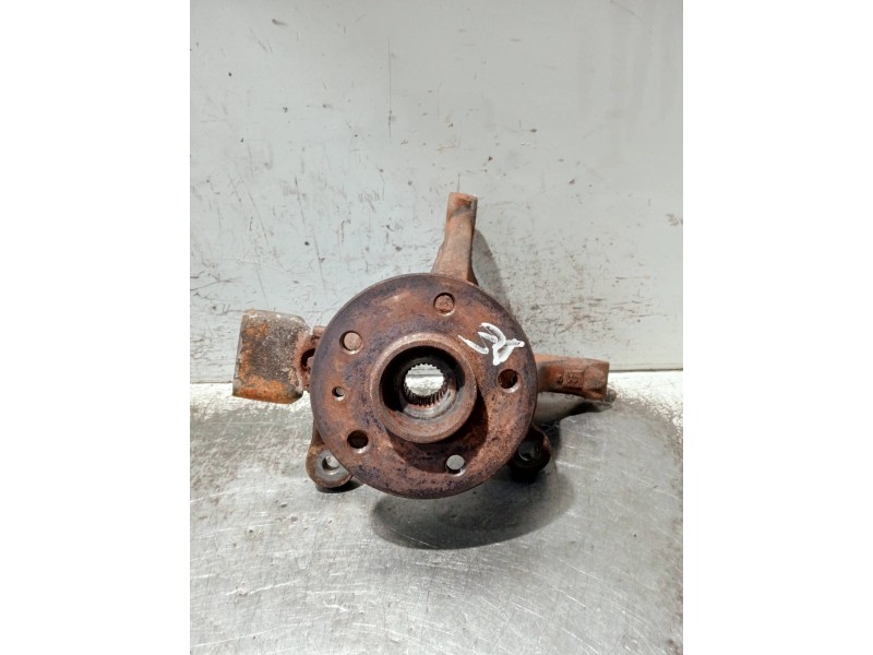 Recambio de mangueta delantera derecha para mercedes vito (w638) combi referencia OEM IAM 6383320225  