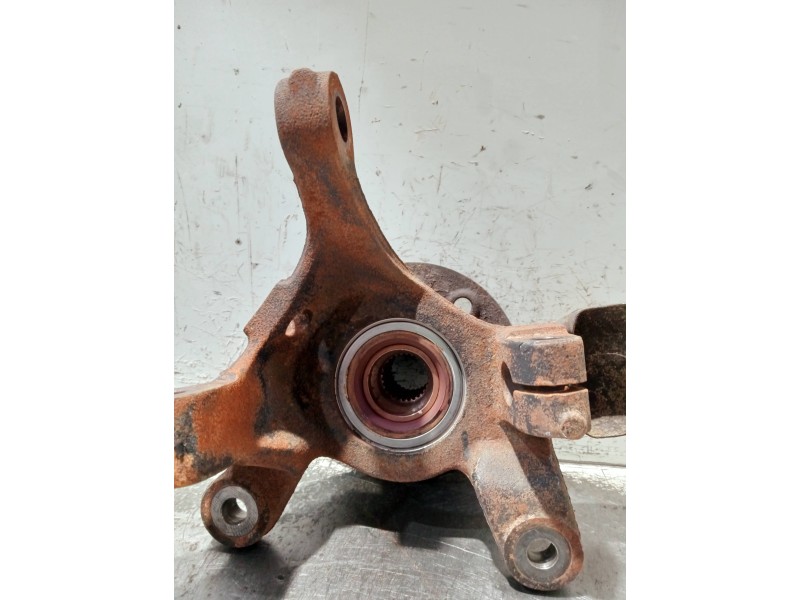 Recambio de mangueta delantera derecha para mercedes vito (w638) combi referencia OEM IAM 6383320225  