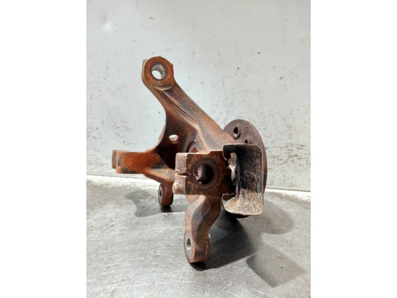 Recambio de mangueta delantera derecha para mercedes vito (w638) combi referencia OEM IAM 6383320225  