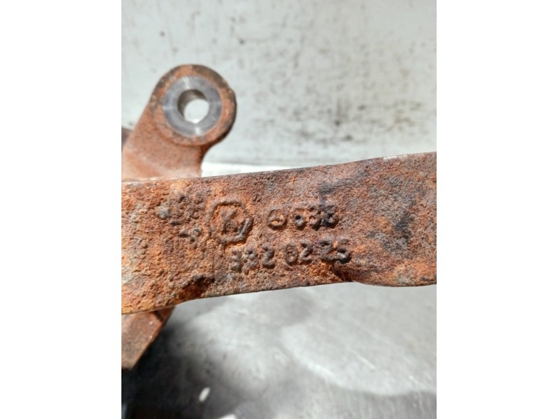 Recambio de mangueta delantera derecha para mercedes vito (w638) combi referencia OEM IAM 6383320225  