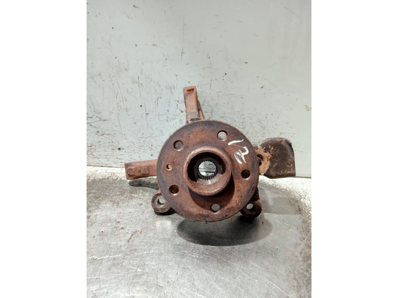Recambio de mangueta delantera izquierda para mercedes vito (w638) combi referencia OEM IAM 6383320224  
