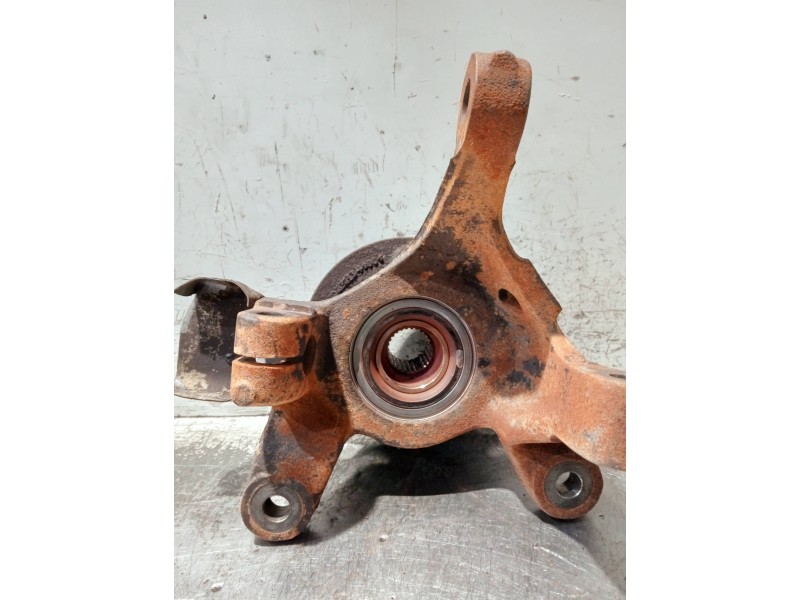 Recambio de mangueta delantera izquierda para mercedes vito (w638) combi referencia OEM IAM 6383320224  