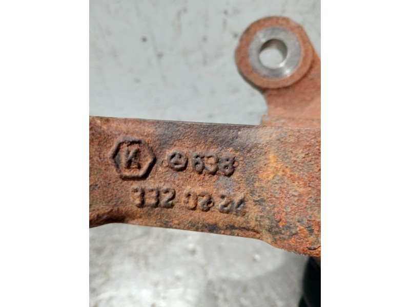 Recambio de mangueta delantera izquierda para mercedes vito (w638) combi referencia OEM IAM 6383320224  