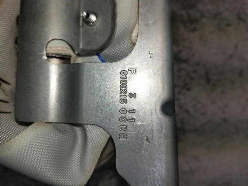 Recambio de airbag cortina delantero derecho para hyundai ix20 referencia OEM IAM 610921500  