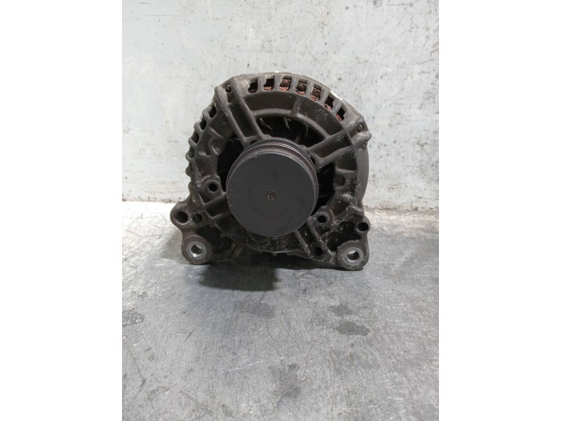 Recambio de alternador para volkswagen passat variant (3b6) referencia OEM IAM 0124515083 028903031 