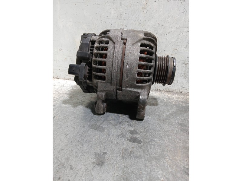 Recambio de alternador para volkswagen passat variant (3b6) referencia OEM IAM 0124515083 028903031 