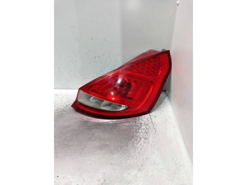 Recambio de piloto trasero derecho para ford fiesta (cb1) referencia OEM IAM 8A6113404A  