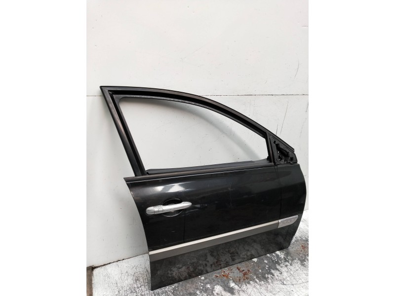Recambio de puerta delantera derecha para renault megane ii berlina 5p referencia OEM IAM   5P