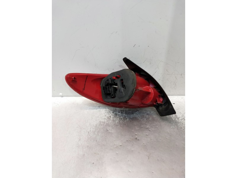 Recambio de piloto trasero izquierdo para peugeot 206 berlina referencia OEM IAM   