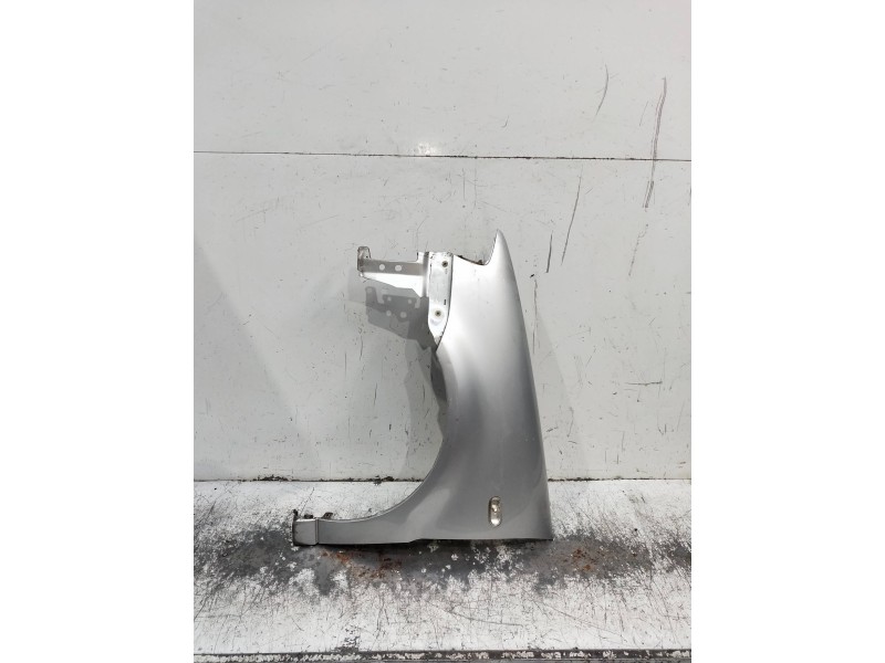 Recambio de aleta delantera izquierda para volkswagen polo berlina (6n2) referencia OEM IAM   