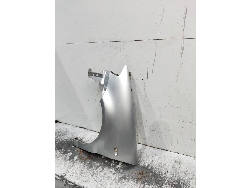 Recambio de aleta delantera izquierda para volkswagen polo berlina (6n2) referencia OEM IAM   