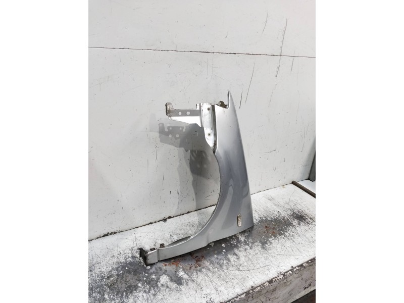 Recambio de aleta delantera izquierda para volkswagen polo berlina (6n2) referencia OEM IAM   