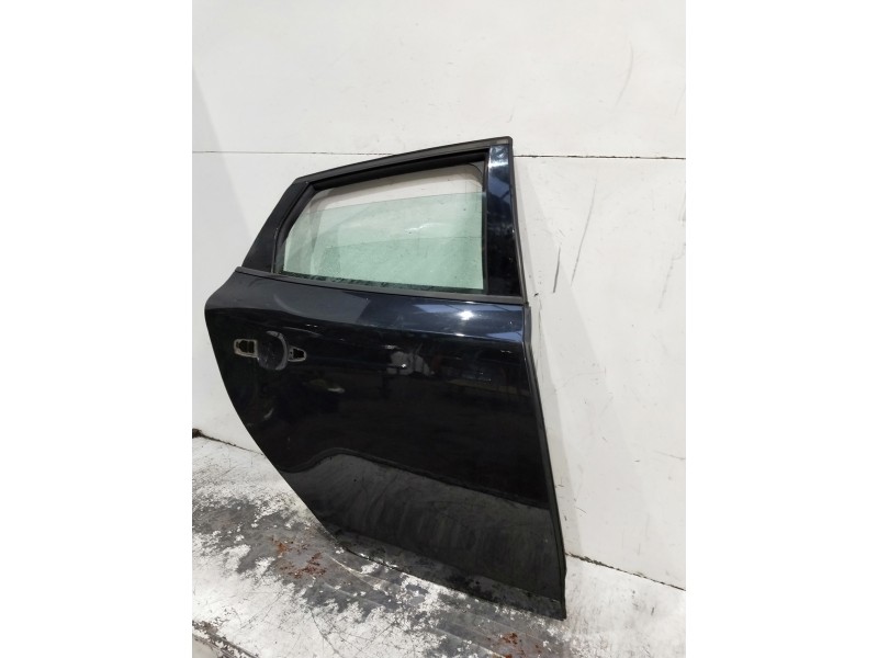 Recambio de puerta trasera derecha para volvo v40 referencia OEM IAM   5P