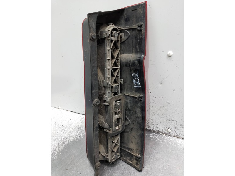 Recambio de piloto trasero izquierdo para volkswagen crafter caja cerrada referencia OEM IAM   