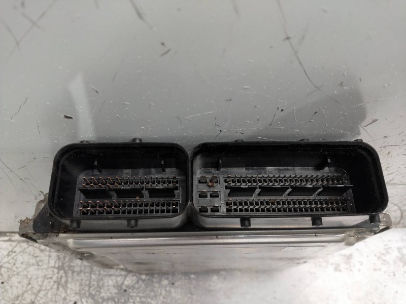 Recambio de centralita motor uce para volkswagen crafter caja cerrada referencia OEM IAM 0281017664 03L906012L 